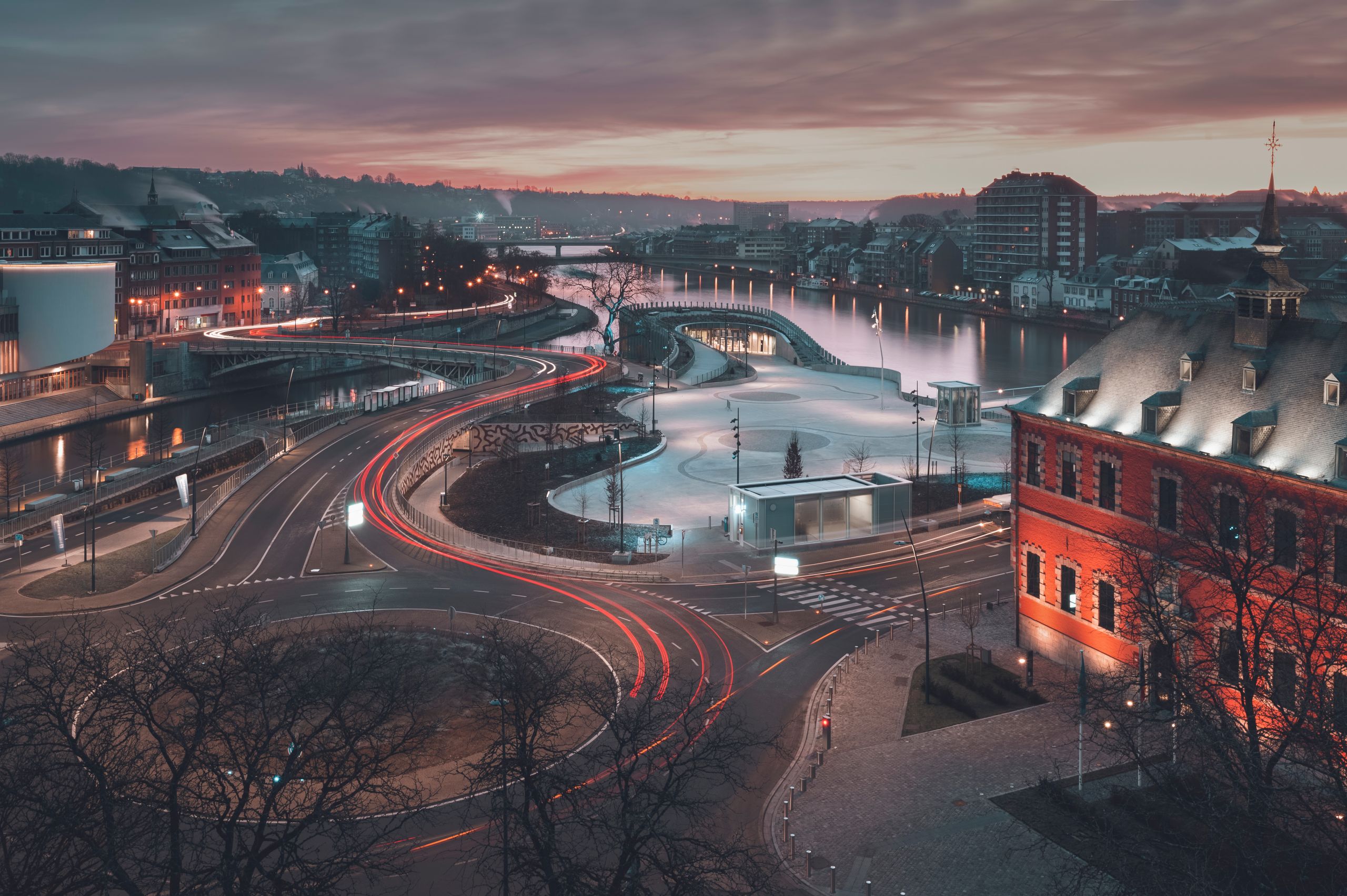 Nettoyage de toitures, façades, panneaux solaires et corniches par drone à Namur, Dinant, Ciney, Gembloux et ailleurs en province de Namur. Demandez votre devis gratuit